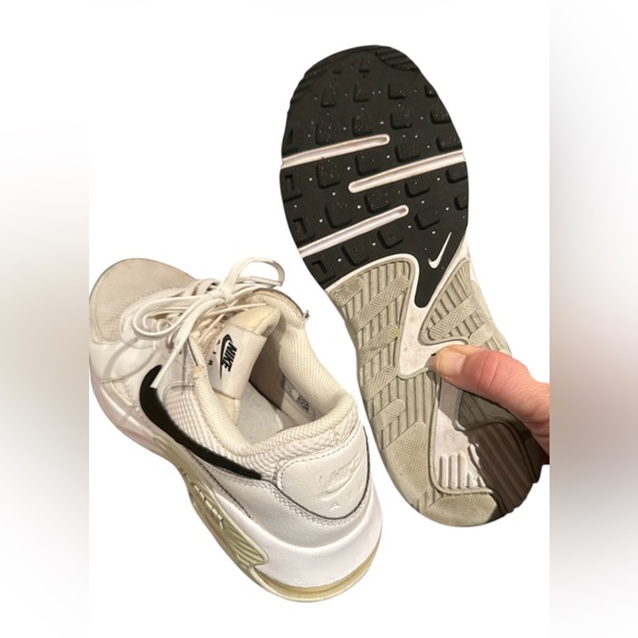 women's Nike Air Max Excee sneakers in a white and black colorway 8.5 - Picture 6 of 6